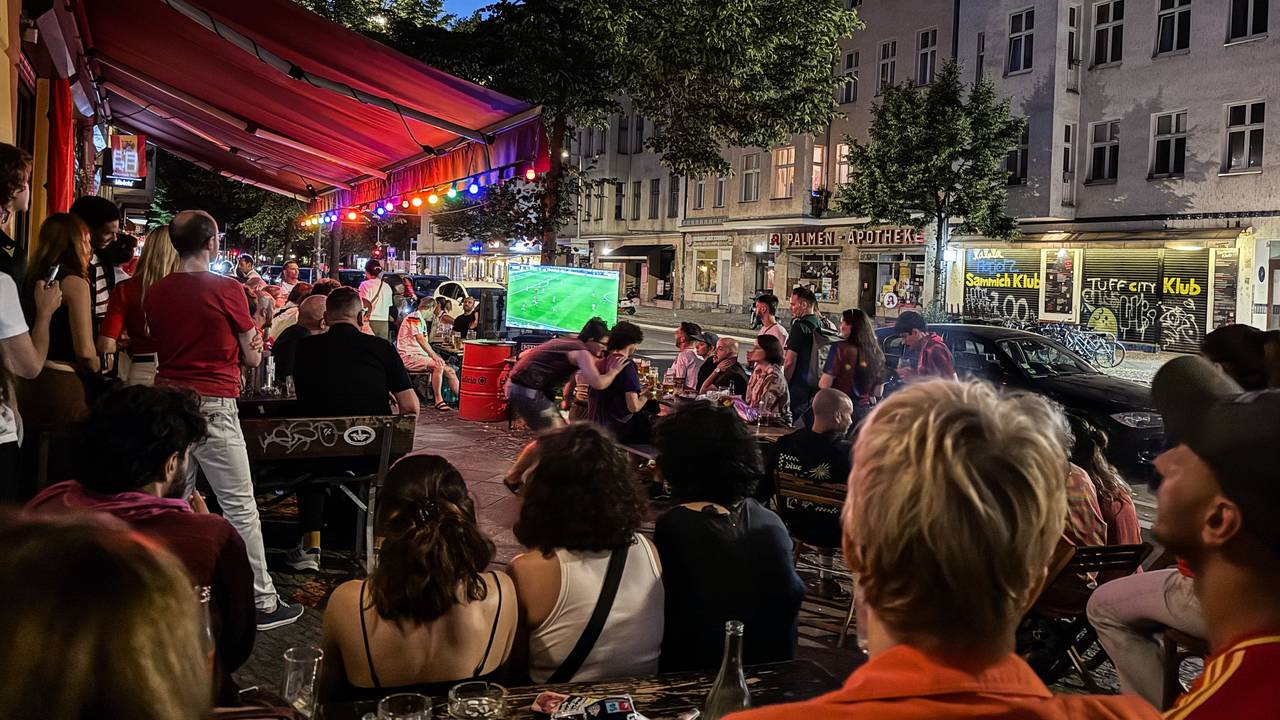 Public Viewing in Berlin-Kreuzberg.