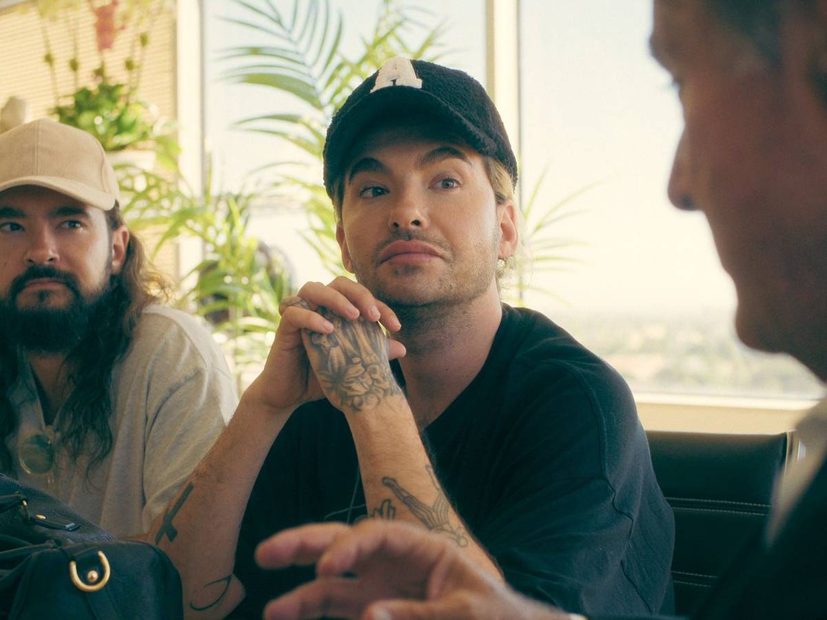 Tom (links) und Bill Kaulitz lassen sich beim Arzt durchchecken. (Bild: Netflix)