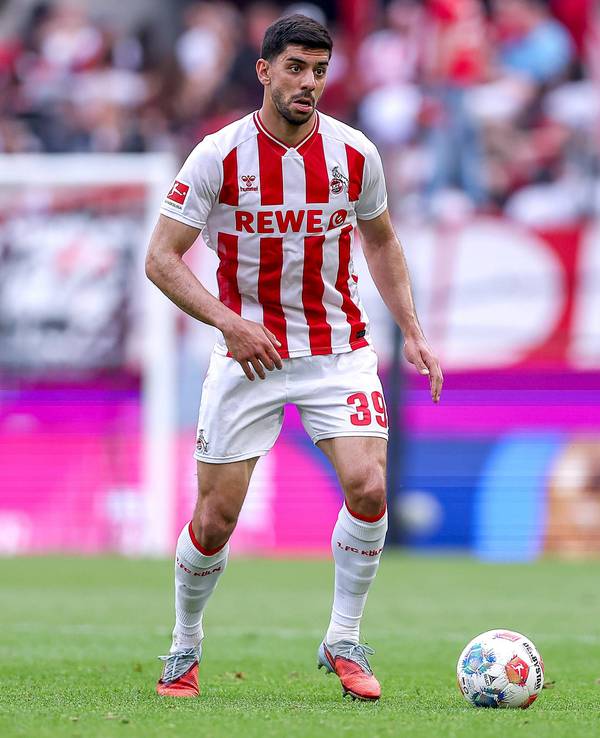 Cenk Özkacar im Trikot vom 1. FC Köln.