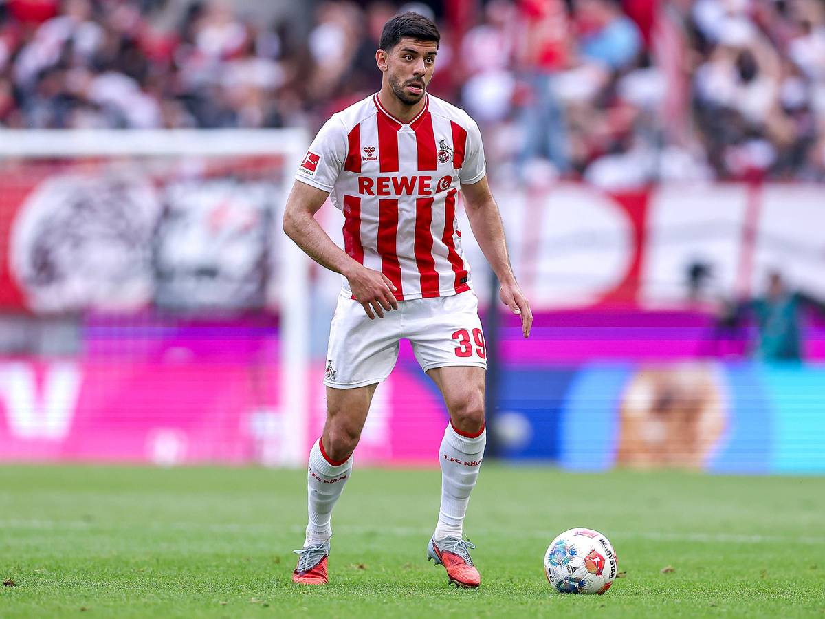 Cenk Özkacar im Trikot vom 1. FC Köln.