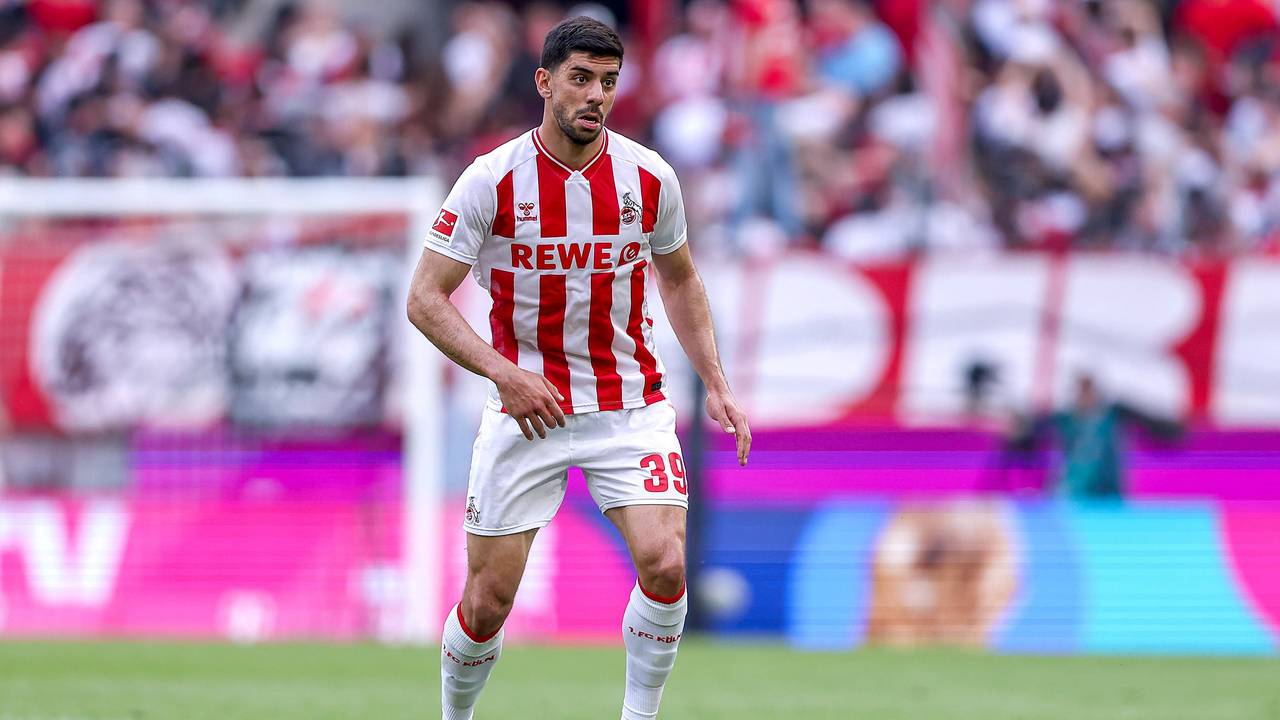 Cenk Özkacar im Trikot vom 1. FC Köln.