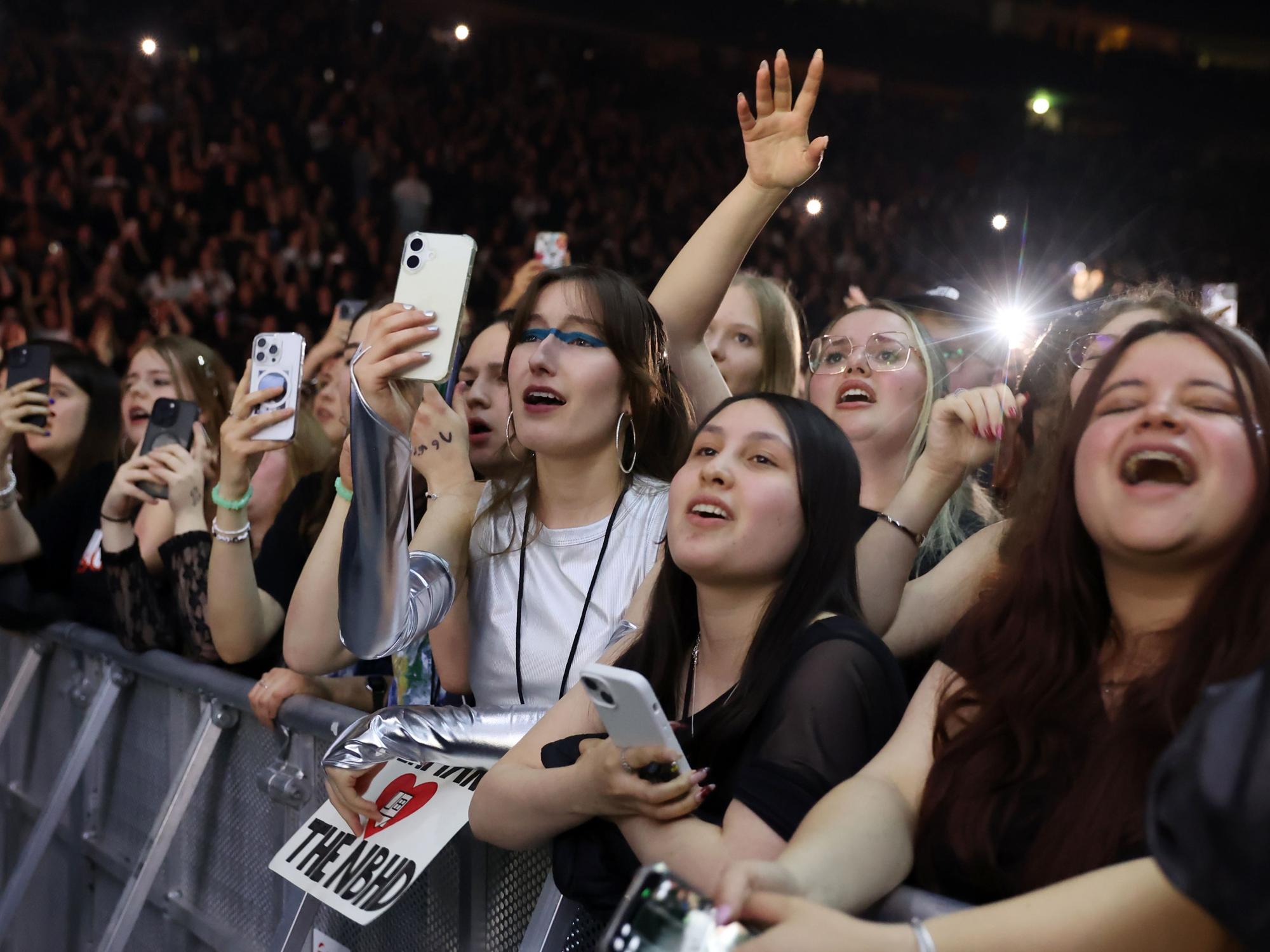 Fans von The Neighbourhood beim Konzert in Köln.