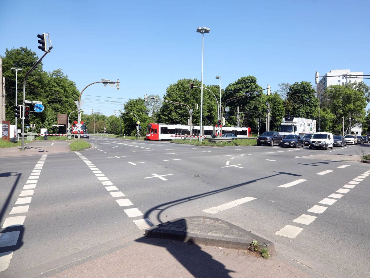 An der Kreuzung Luxemburger Straße/Militärringstraße soll die Stadtbahn in einen Tunnel unter der Kreuzung verlegt werden.