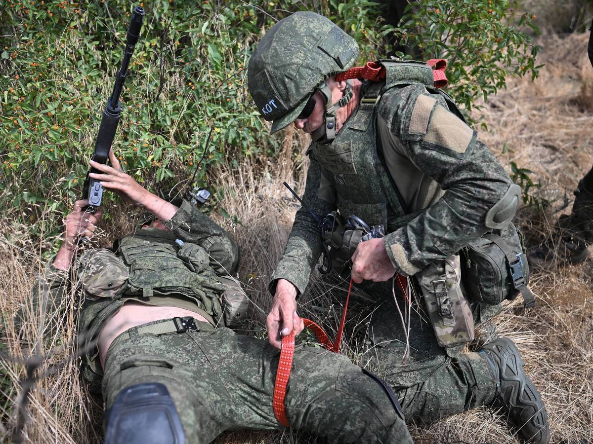 Russische Soldaten nehmen im Juli in Donezk an einer Übung teil.