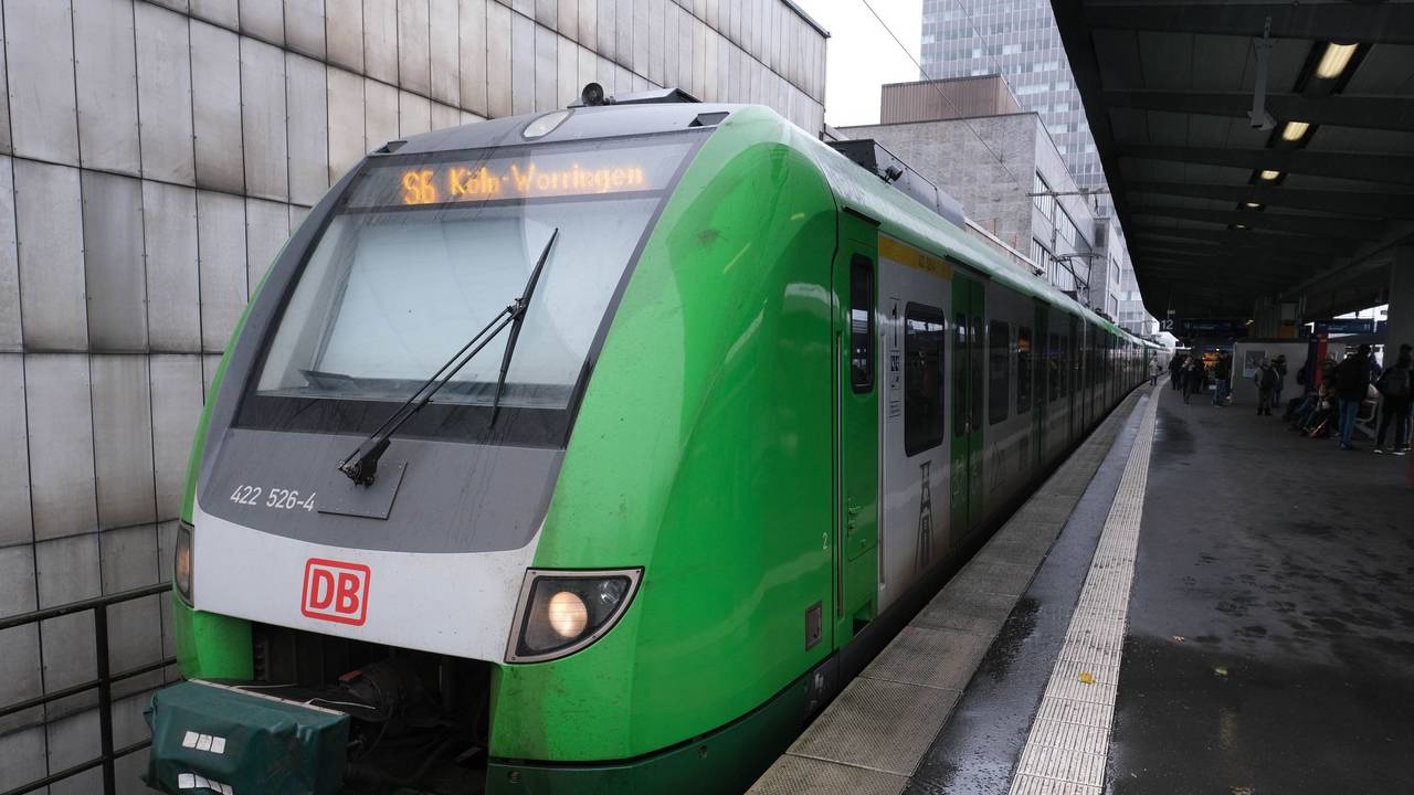 S-Bahn der Linie S6 nach Köln Worringen (Archivbild).