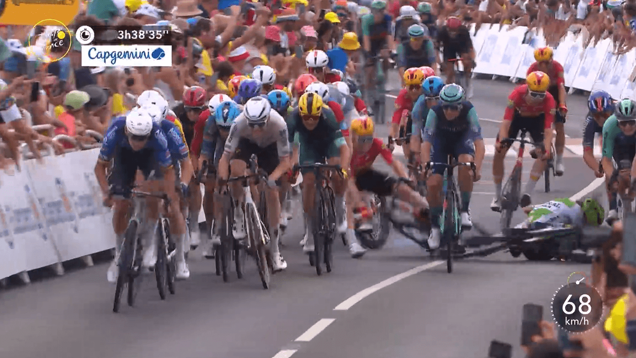 Sturz im Massensprint der 12. Etappe der Tour de France.