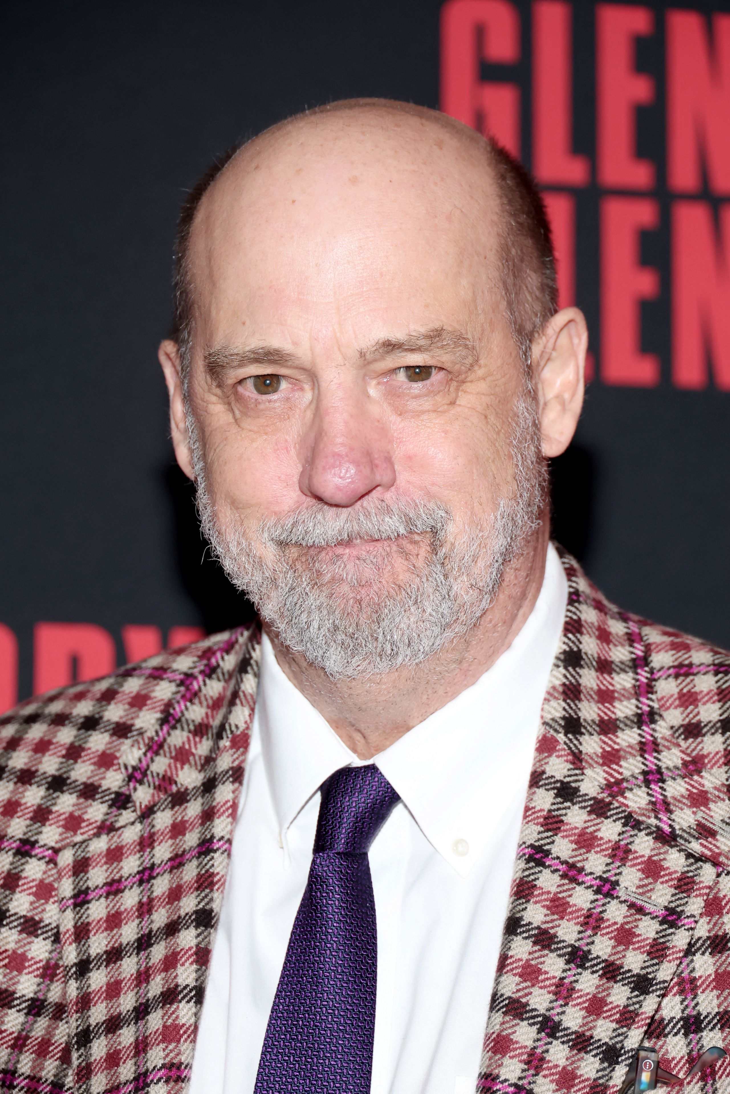 Anthony Edwards lächelt.