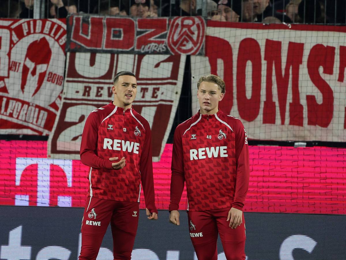 Said El Mala und Fynn Schenten beim Aufwärmen auf dem Platz.
