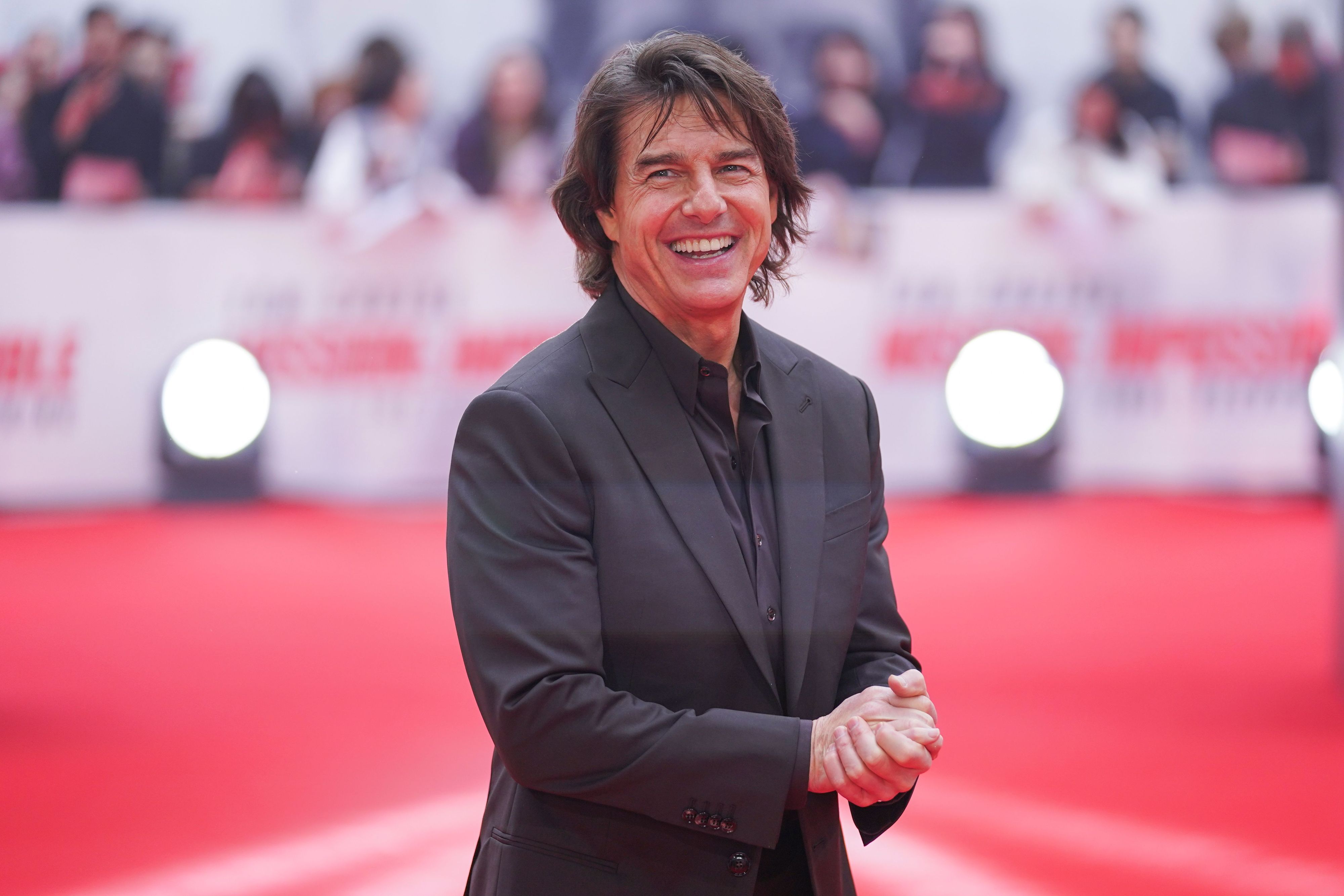 Tom Cruise posiert für die Fotografen bei der Ankunft auf der Premiere des Films „Mission: Impossible – The Final Reckoning“ in London.