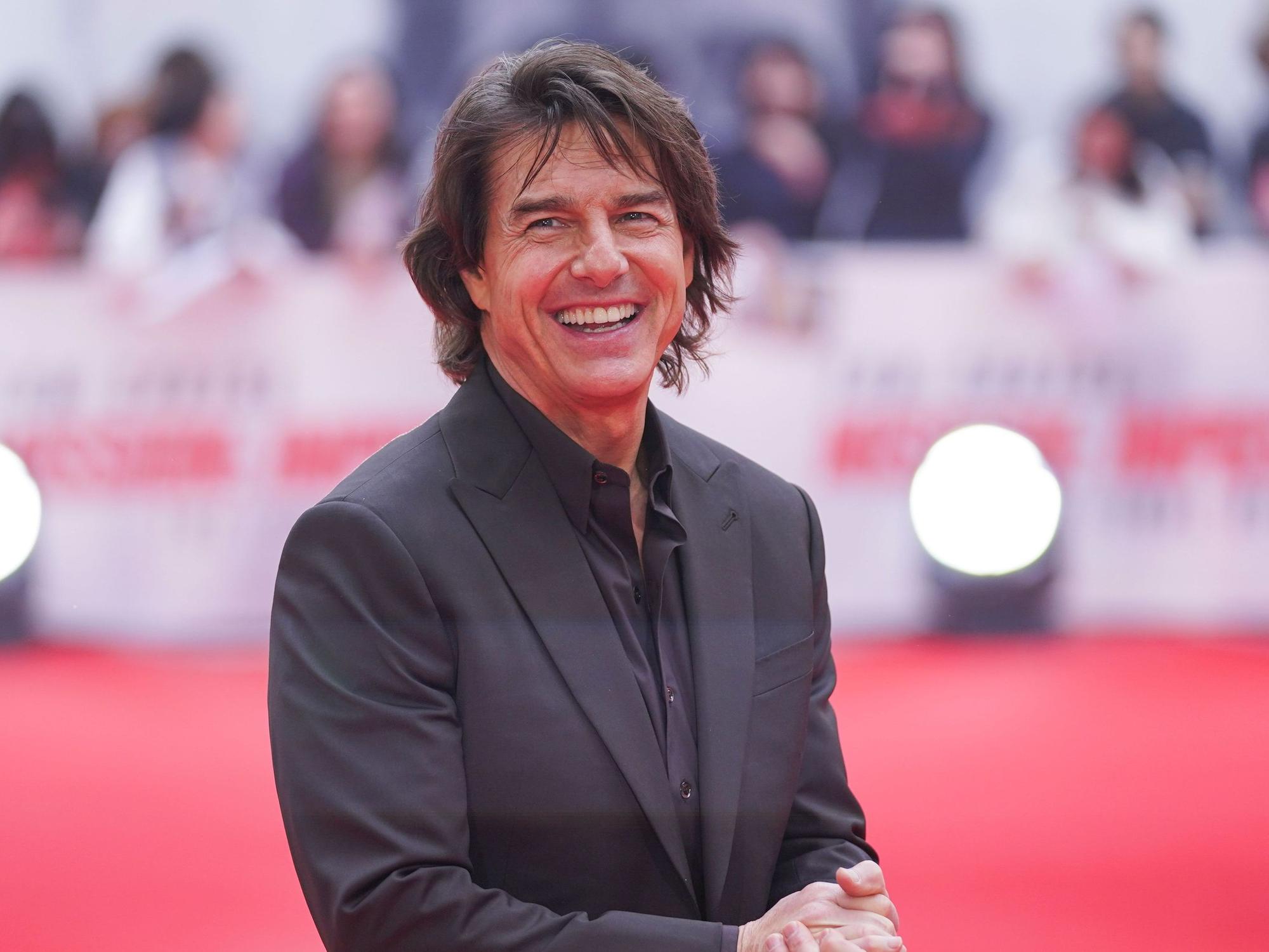 Tom Cruise posiert für die Fotografen bei der Ankunft auf der Premiere des Films „Mission: Impossible – The Final Reckoning“ in London.