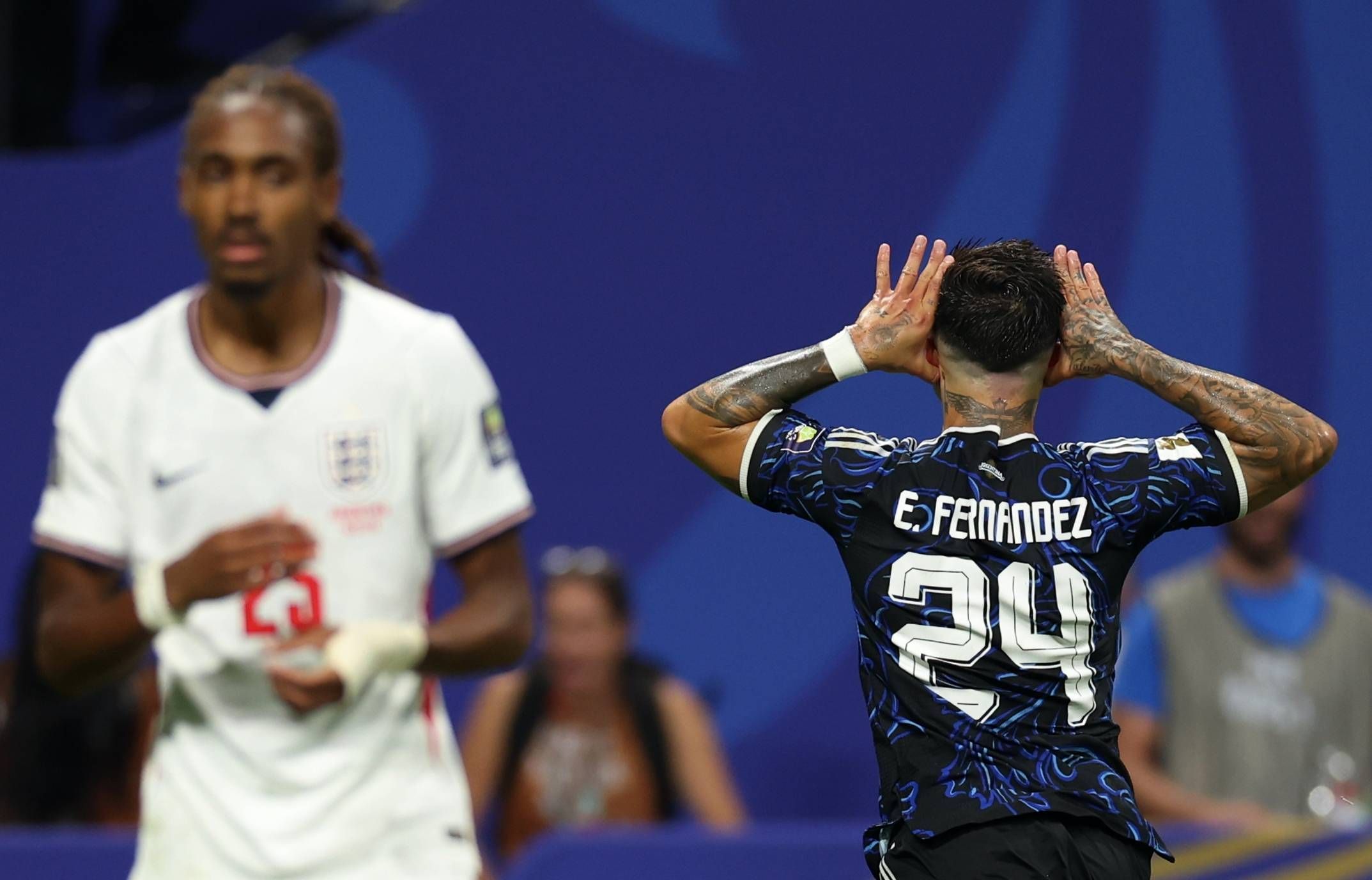 Enzo Fernandez bejubelt seinen Treffer gegen England.