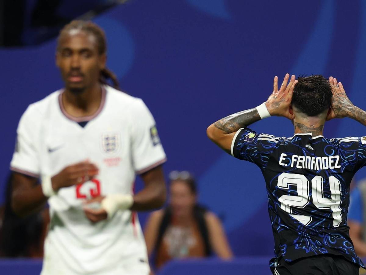 Enzo Fernandez bejubelt seinen Treffer gegen England.