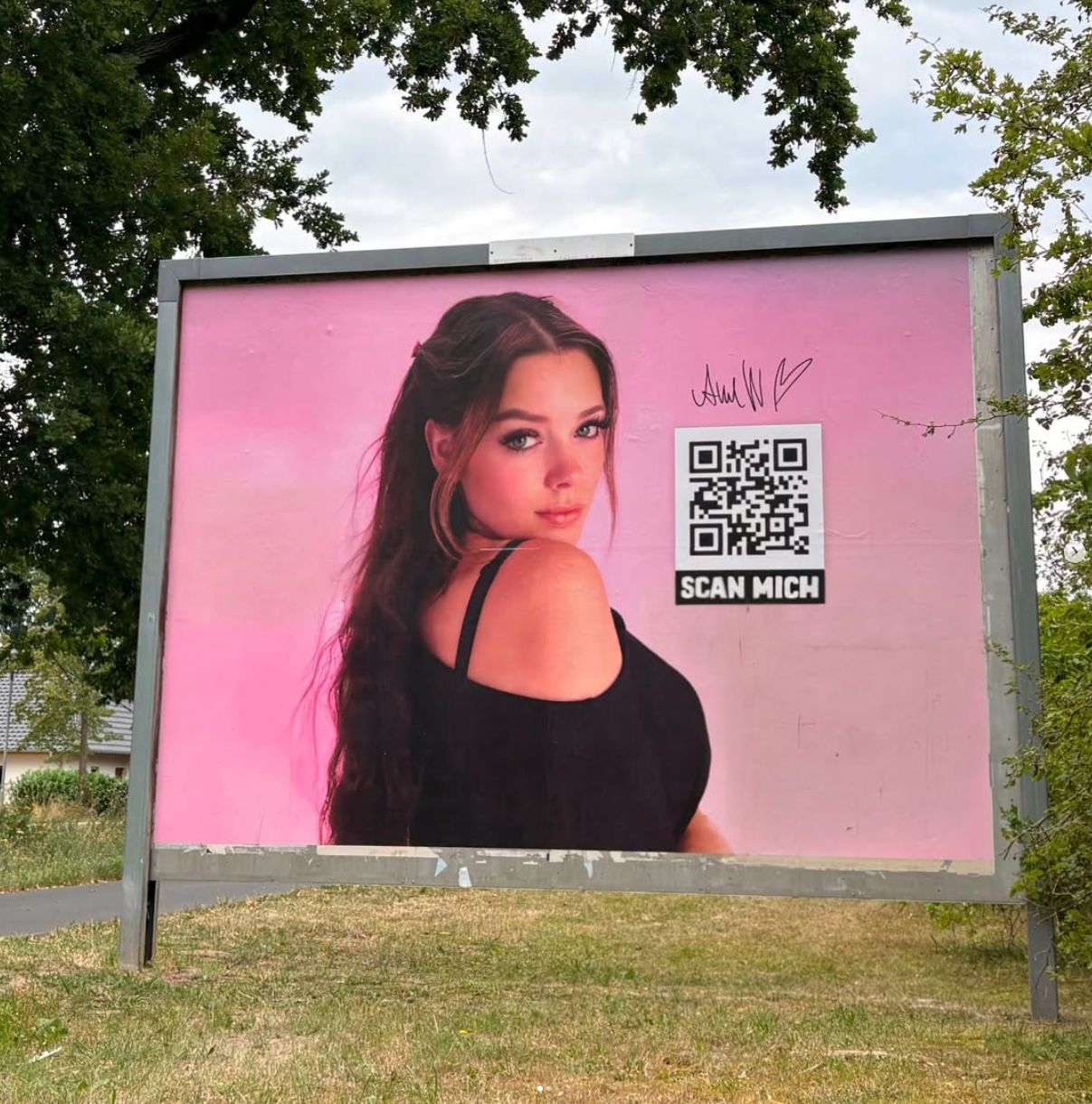 „Andere machen Songs über den Ex. Ich lass Plakate in seinem Dorf aufhängen.”