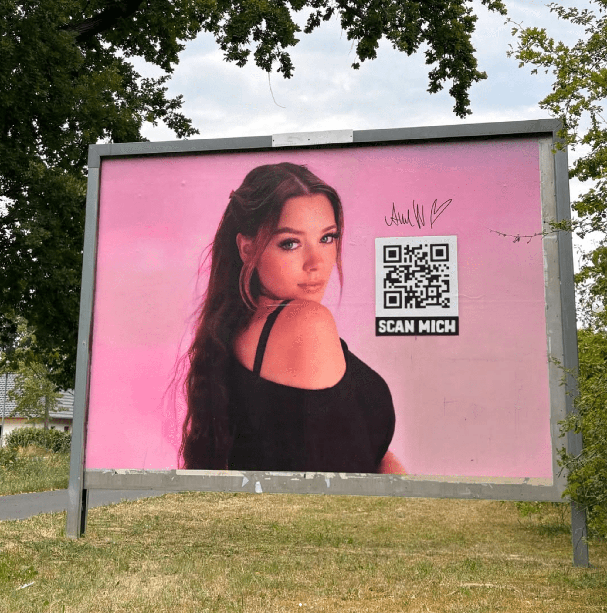 „Andere machen Songs über den Ex. Ich lass Plakate in seinem Dorf aufhängen.”
