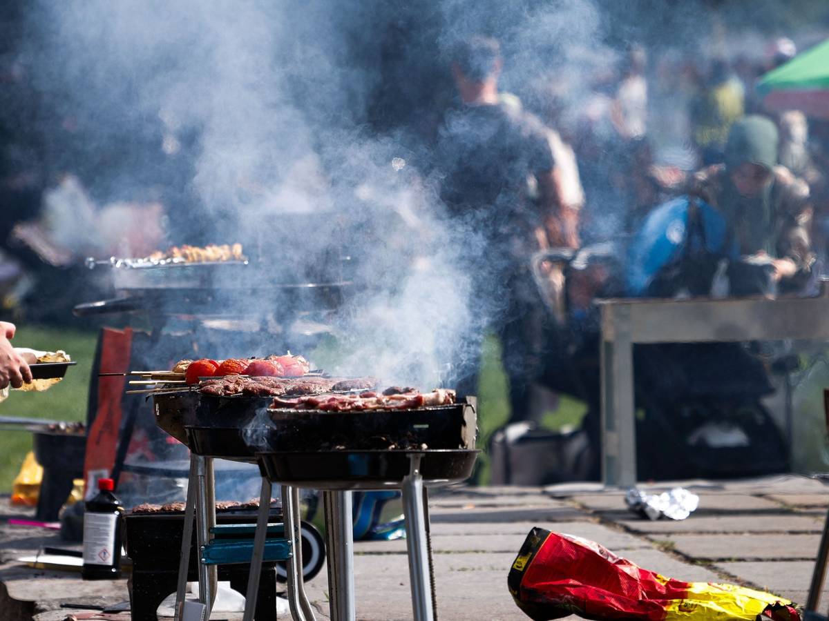 Die Brandgefahr wächst. Wer jetzt in Parks grillt, muss einiges beachten. (Symbolfoto)