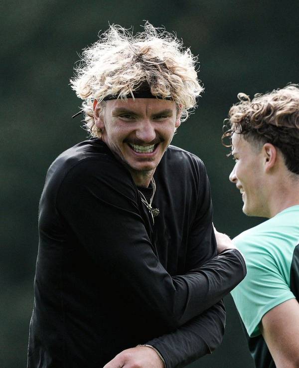 Bei Werder Bremen trainiert Nick Woltemade mit.