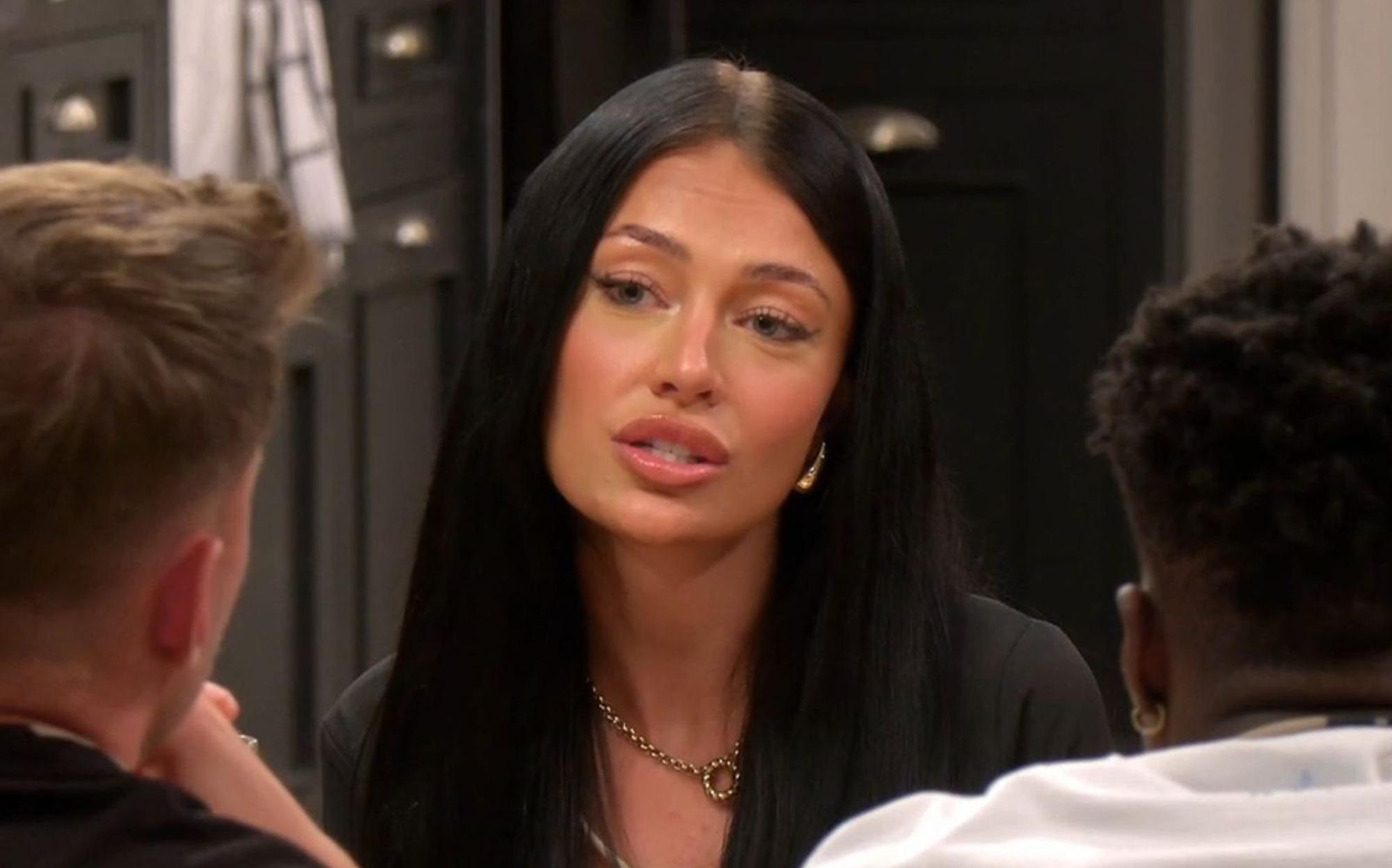 Vanessa „Nessi“ findet Ex Richard respektlos. (Bild: RTL)