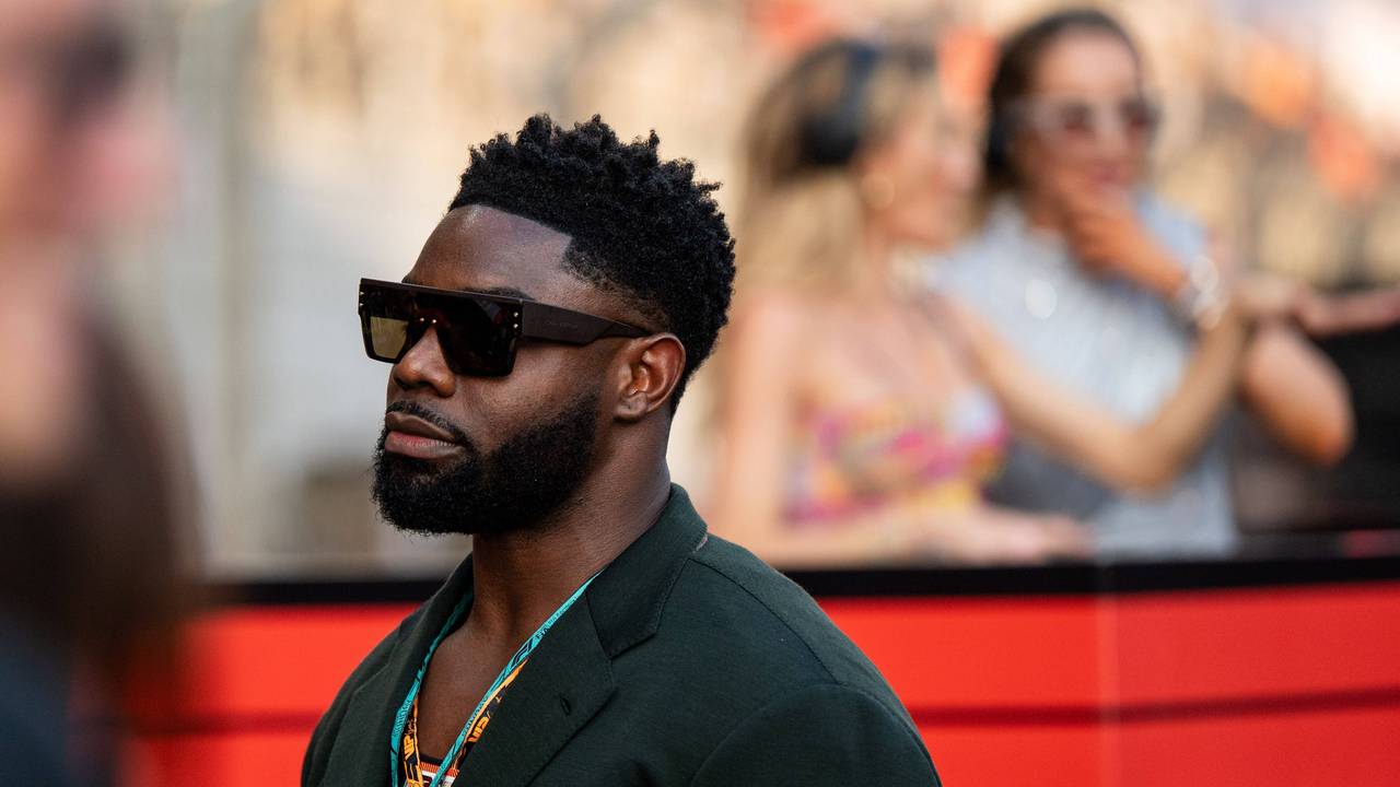 Micah Richards mit Sonnenbrille als Zuschauer bei der Formel 1.