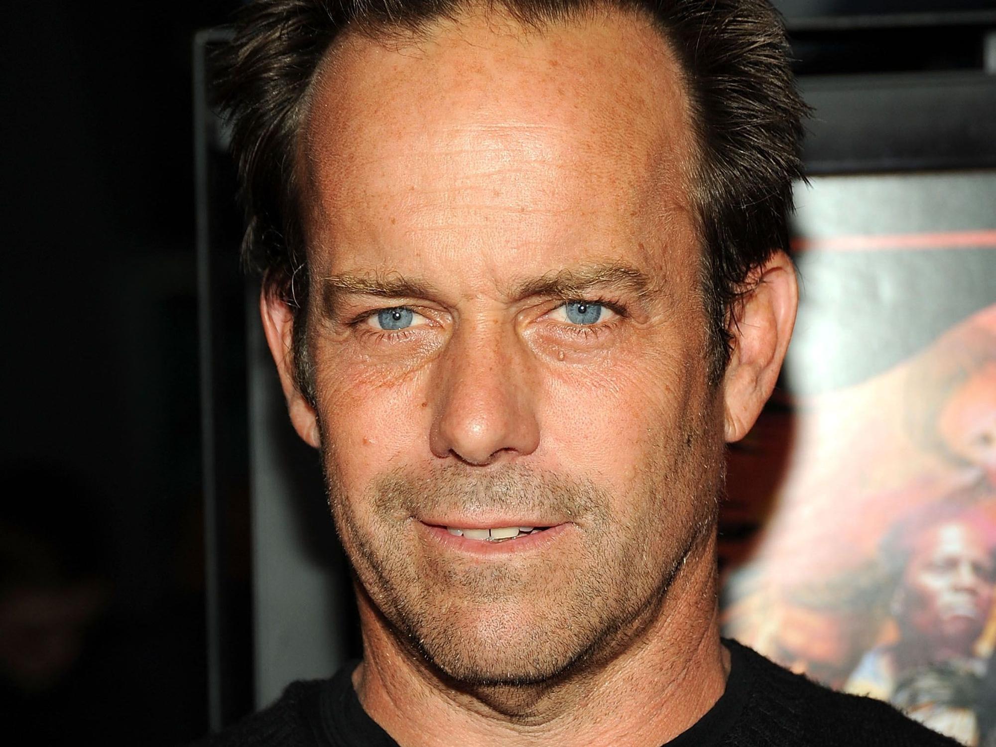 John Stockwell posiert.