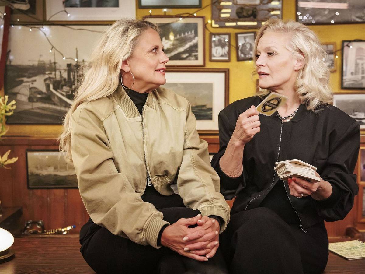 Barbara Schöneberger (links) sprach mit Ina Müller über ihren Bauernhof in Schweden. (Bild: NDR / Morris Mac Matzen)