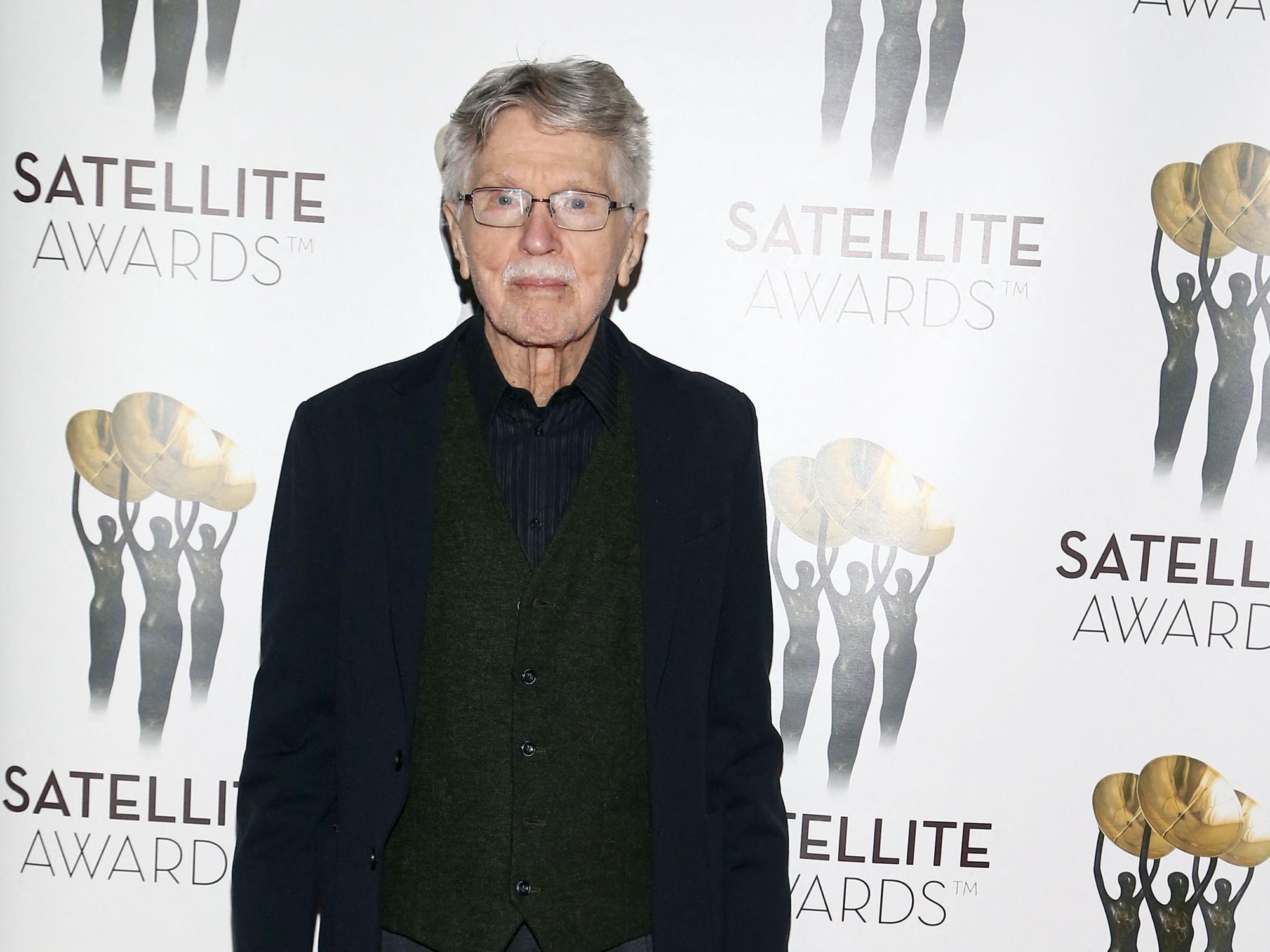 Tom Skerritt posiert.
