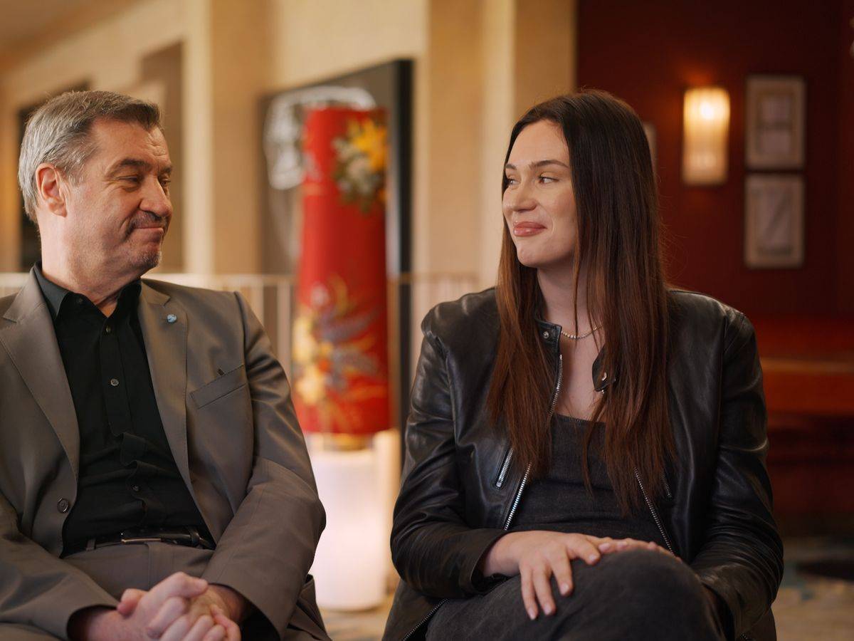 „Ich denke ganz hoch von meinem Vater“, verrät Markus Söders Tochter Gloria-Sophie Burkandt im ProSieben-Format „Born Famous“. (Bild: Joyn)