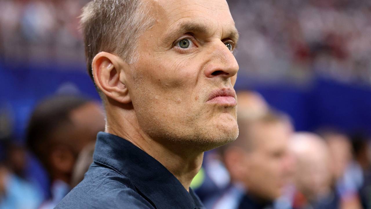 Thomas Tuchel verzieht das Gesicht.