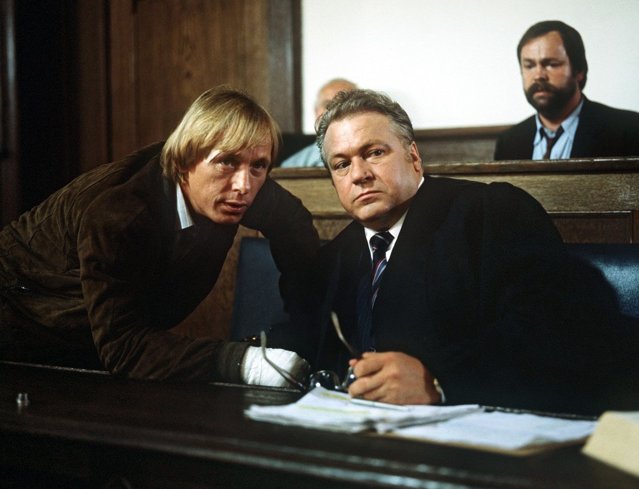 Claus Theo Gärtner (links) als Privatdetektiv Matula und sein erster sogenannter Dienstherr in der ZDF-Krimiserie «Ein Fall für zwei», Günter Strack als Rechtsanwalt Dr. Renz. (Archivbild)