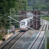 DB Bahn: Opladener Wupperbrücken von 1949. Das rechte Gleis ist gesperrt. Bild: Ralf Krieger