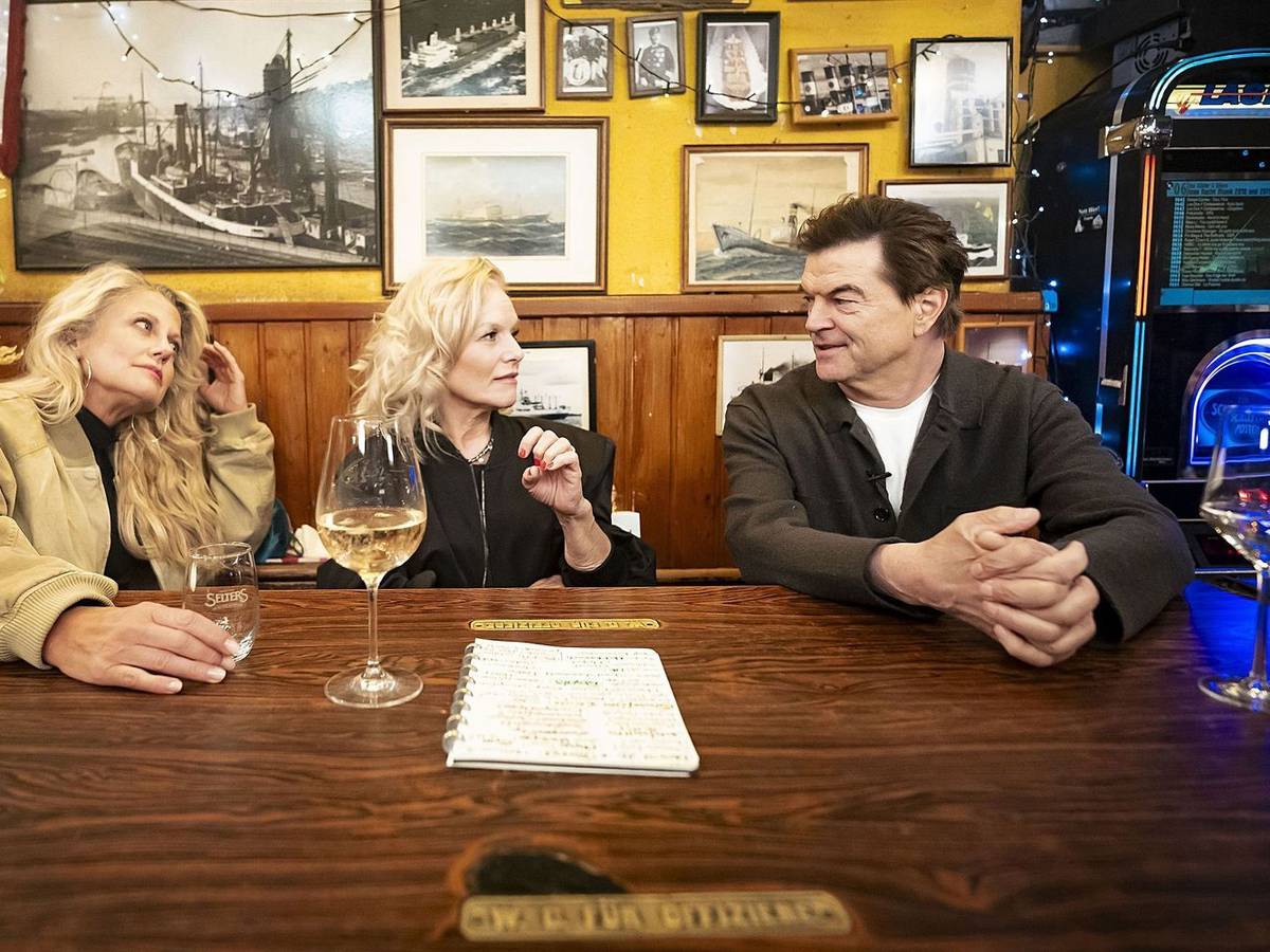 Trafen sich zum Staffelauftakt von „Inas Nacht“, von links: Barbara Schöneberger, Ina Müller und Campino. (Bild: NDR / Morris Mac Matzen)