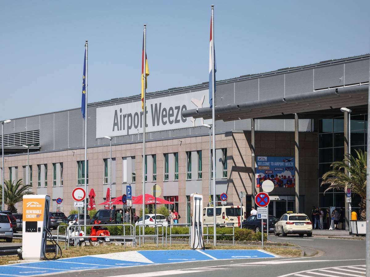 Das Terminal des zivilen Flughafens in Weeze.