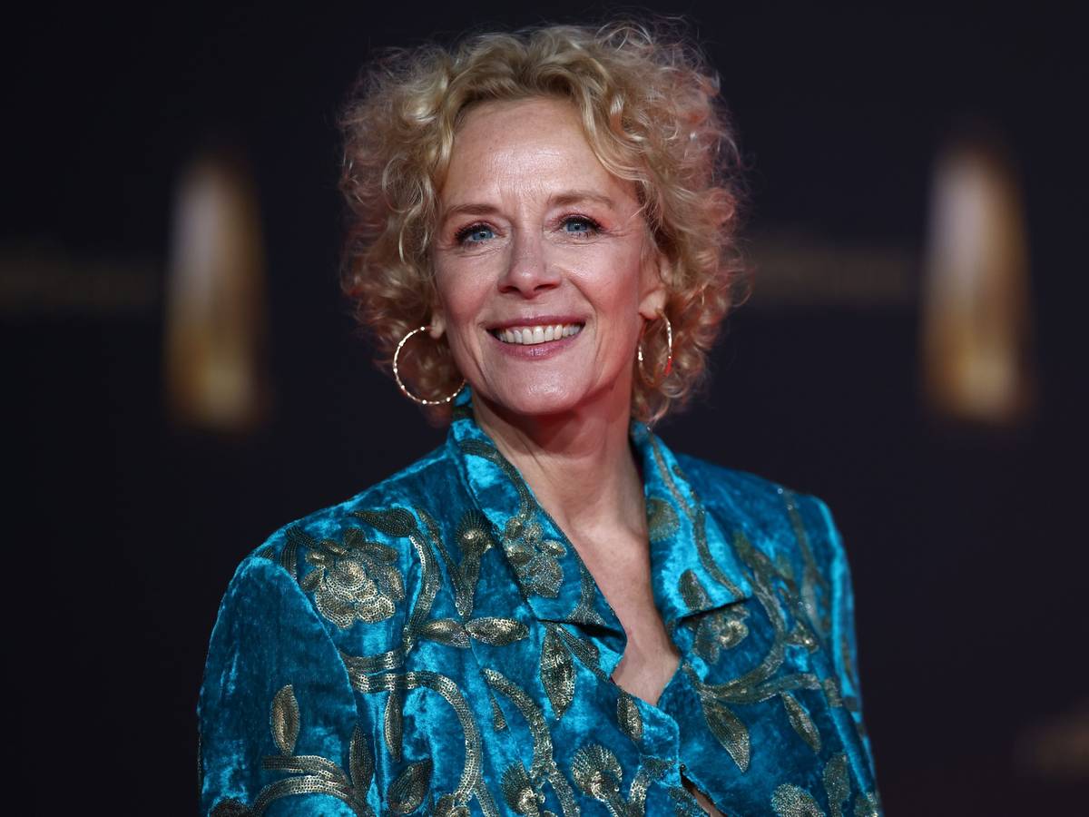 Schauspielerin Katja Riemann kommt zur Verleihung des Deutschen Fernsehpreises 2024 ins Coloneum.