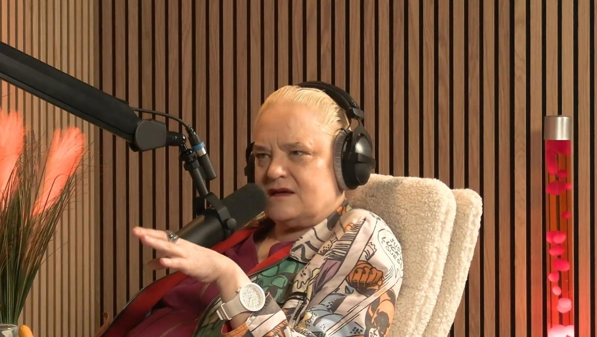 In ihrem Podcast „Gestatten, von Sinnen!“ hat Hella von Sinnen über ihren verstorbenen Freund Dirk Bach gesprochen. (Bild: RE*PLAY/ Gestatten, von Sinnen!)