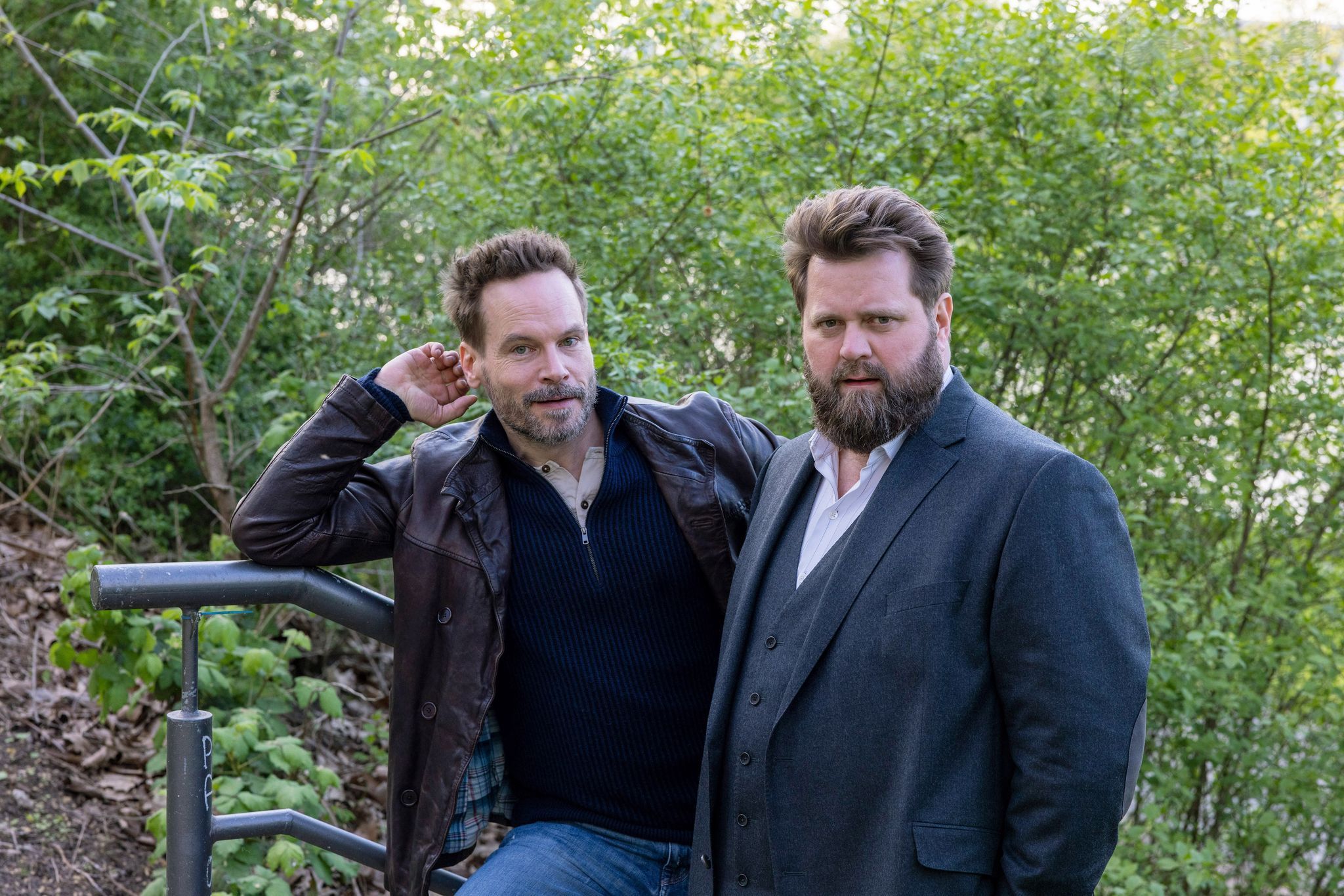 In der Krimi-Serie des ZDF spielt Wanja Mues (links) den Privatdetektiv Leo Oswald, Antoine Monot spielt den Rechtsanwalt Benni Hornberg. (Archivbild)