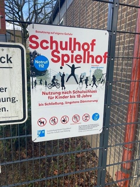 In Düsseldorf sind viele Schulhöfe grundsätzlich für Kinder zum Spielen nach der Unterrichtszeit geöffnet. In Köln tritt die Regelung in diesem Sommer in Kraft. (Archivbild)