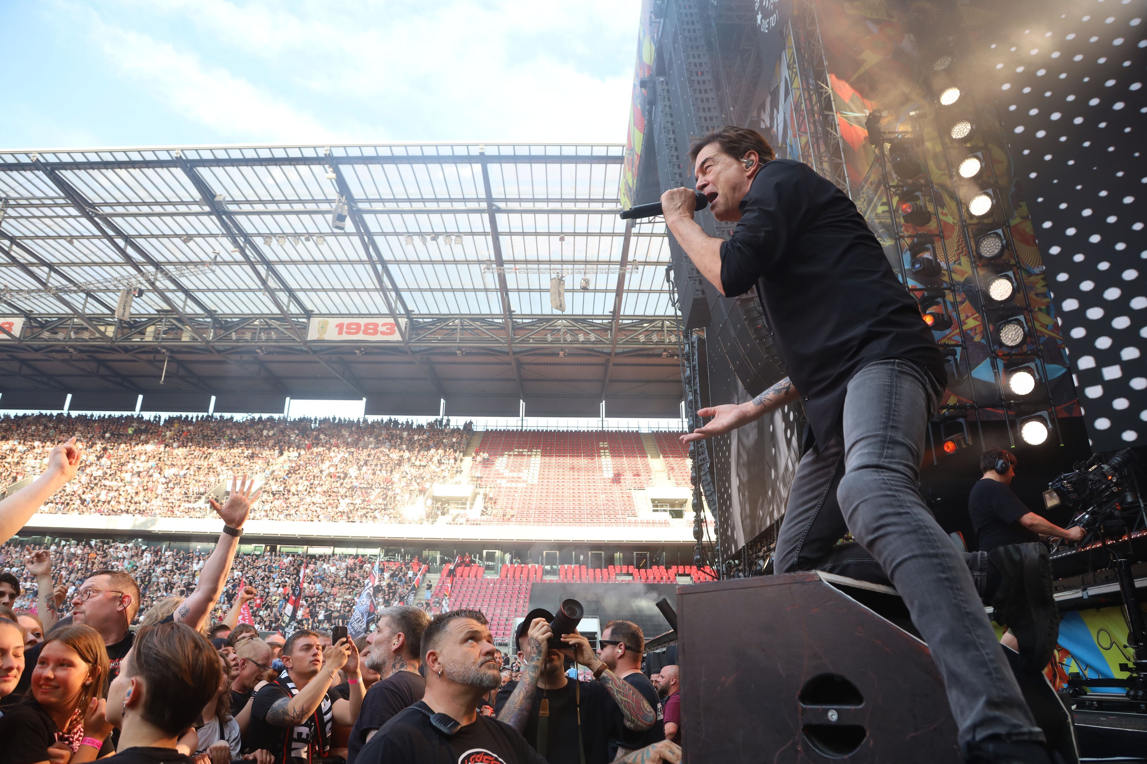 Die Toten Hosen  spielen ihr Open-Air-Konzert im Rhein-Energie-Stadion.