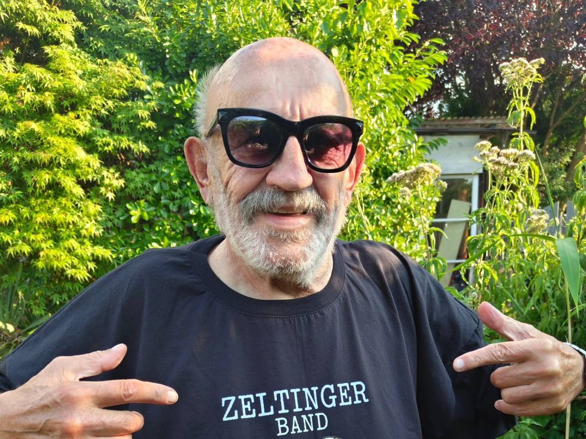 Jürgen Zeltinger im neuen T-Shirt zum Song „En Wacke kacke“.
