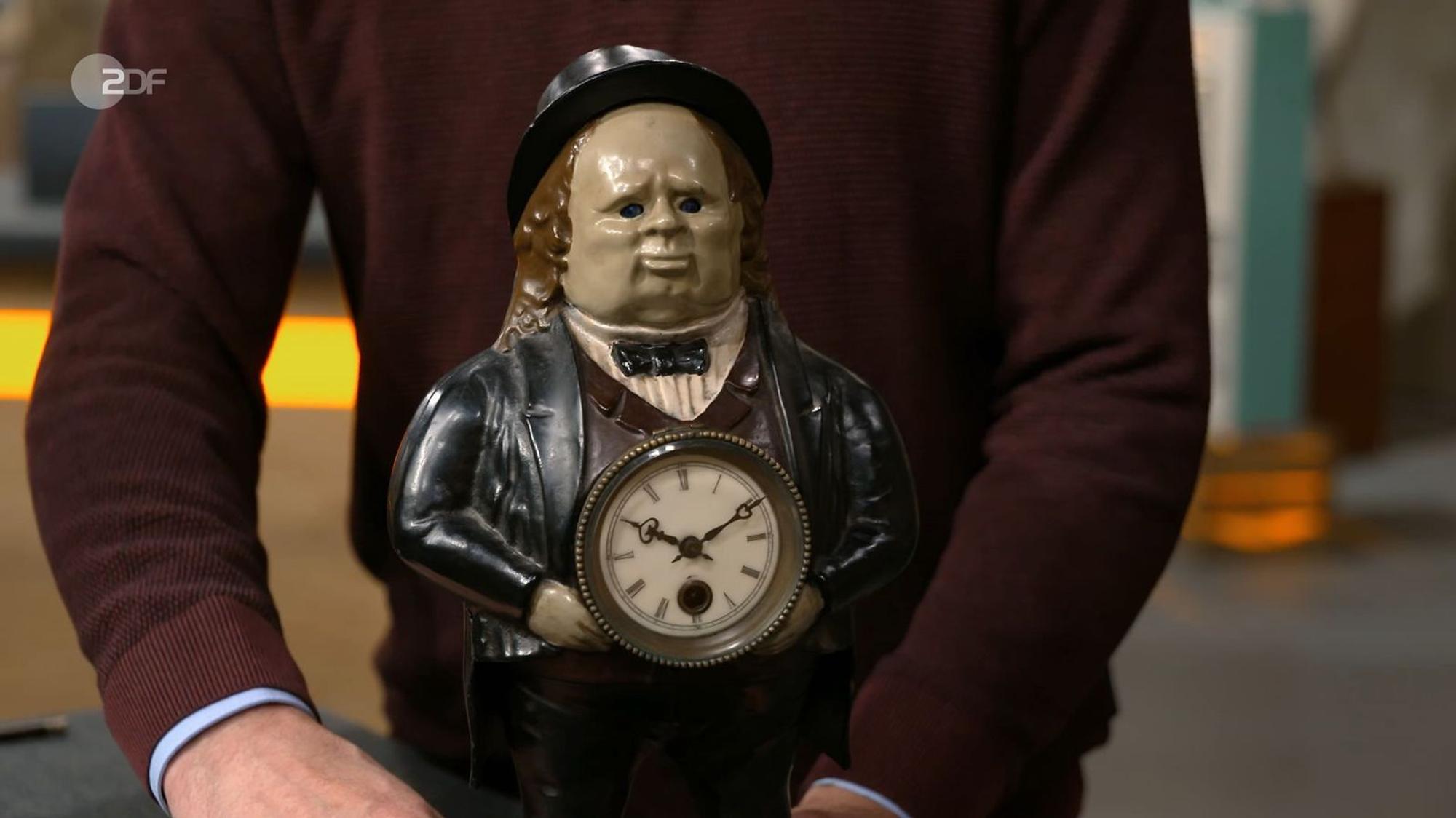 Für seine ungewöhnliche „John Bull“-Standuhr wollte der Verkäufer 200 Euro. Der Experte fand: Dank des guten Zustands waren sogar 250 bis 350 Euro möglich. (Bild: ZDF)