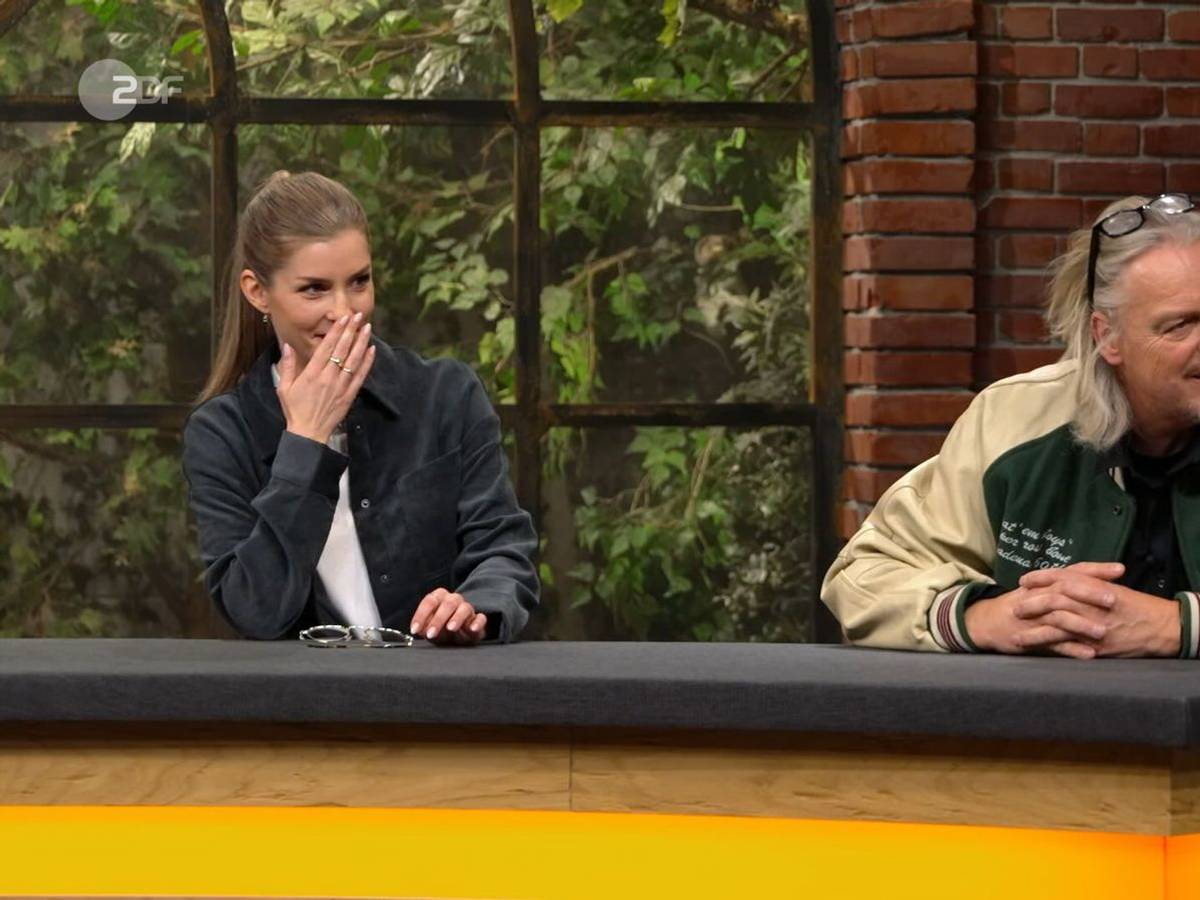 Entsetzte Gesichter im „Bares für Rares“-Händlerraum: Ob das überhaupt jemand kaufen wollte? Auf den ersten Blick eher nicht.
(Bild: ZDF)