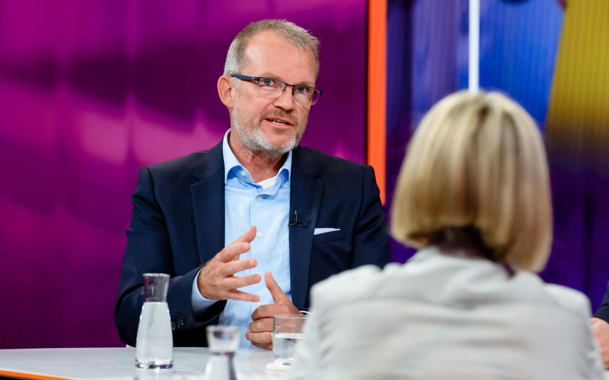 TK-Chef Jens Baas monierte: „Der Staat macht sich einen schlanken Fuß.“ (Bild: ZDF/Svea Pietschmann )