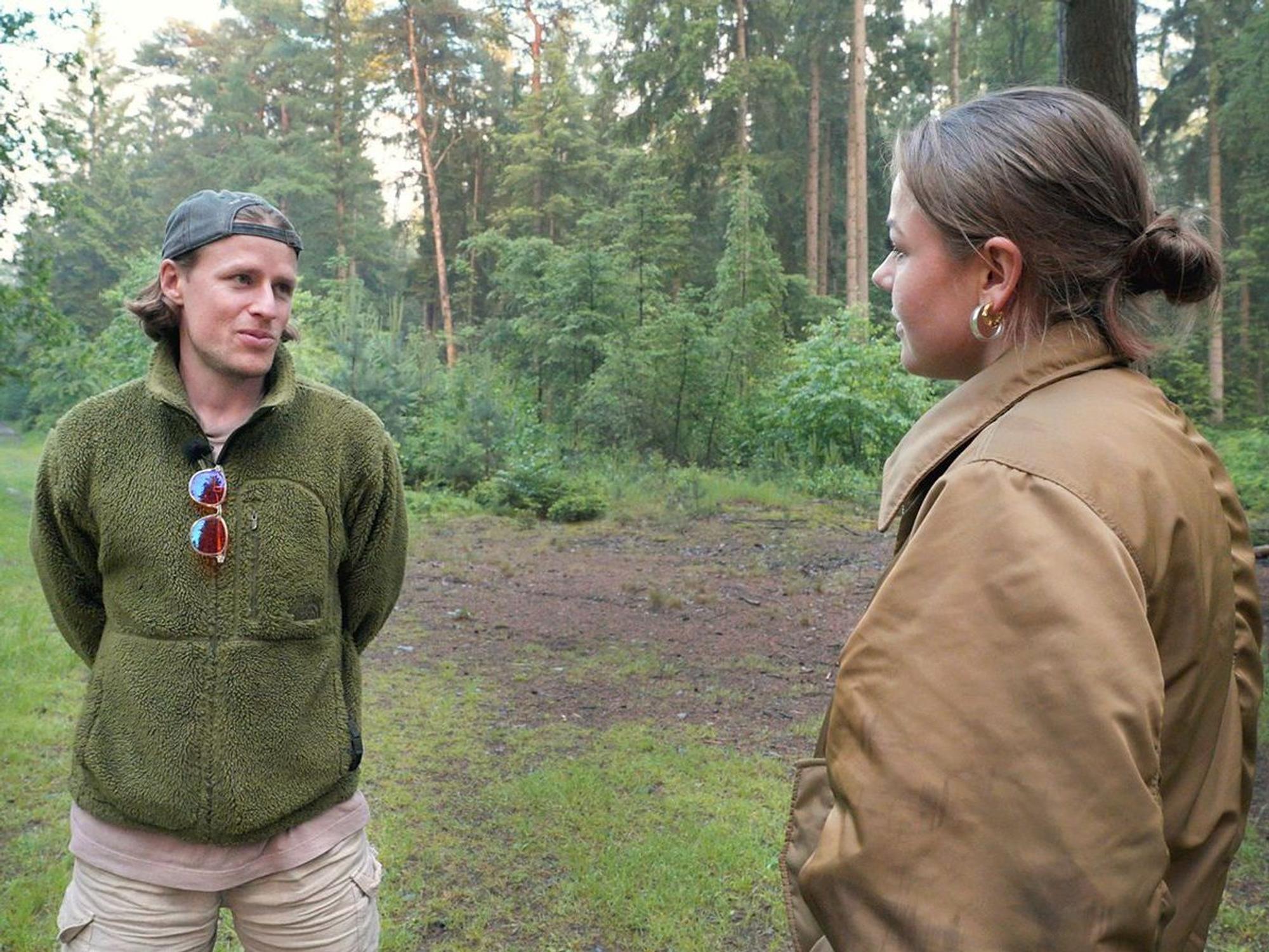 Y-Kollektiv-Autorin Luisa Dickmänken im Gespräch mit Sleepmaxxer und Biohacker Jan-Lucca Sielski aus Bremen. (Bild: HR/ Laura Will)