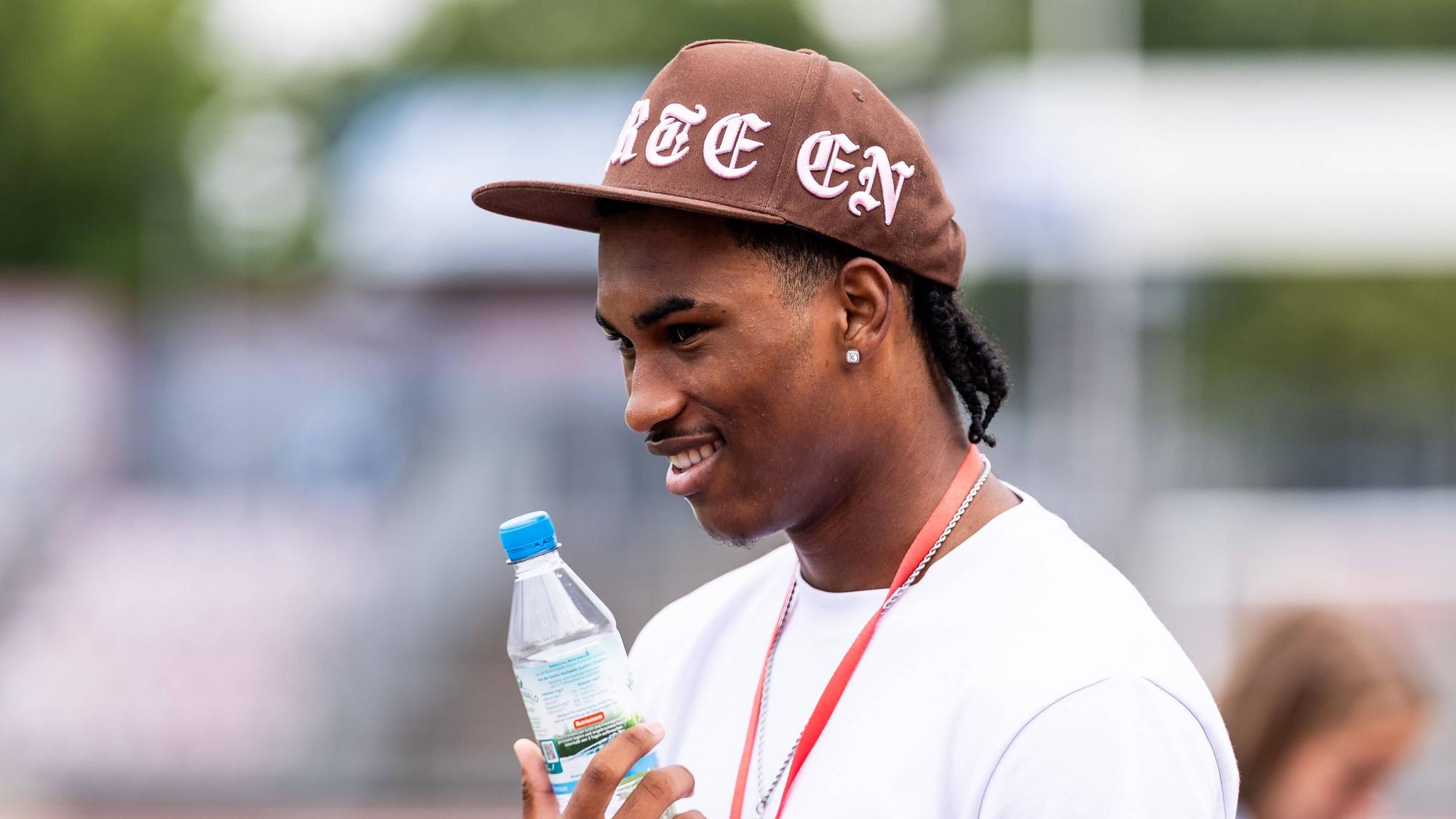 FC-Neuzugang Reigan Heskey privat beim Testspiel.