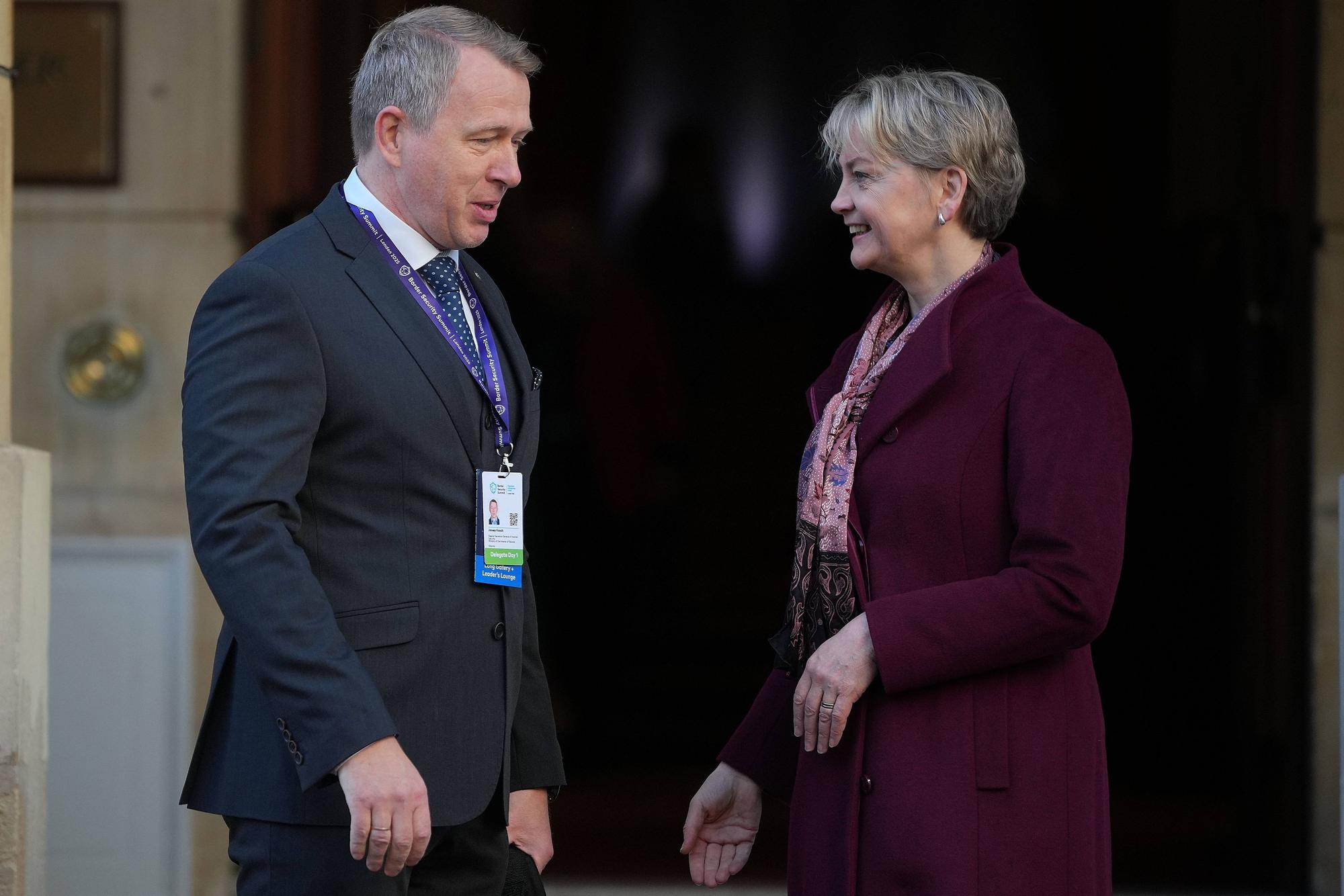 Joosep Kaasik (damals noch Innenminister von Estland) zusammen mit Amtskollegin Yvette Cooper im März 2025 in London.