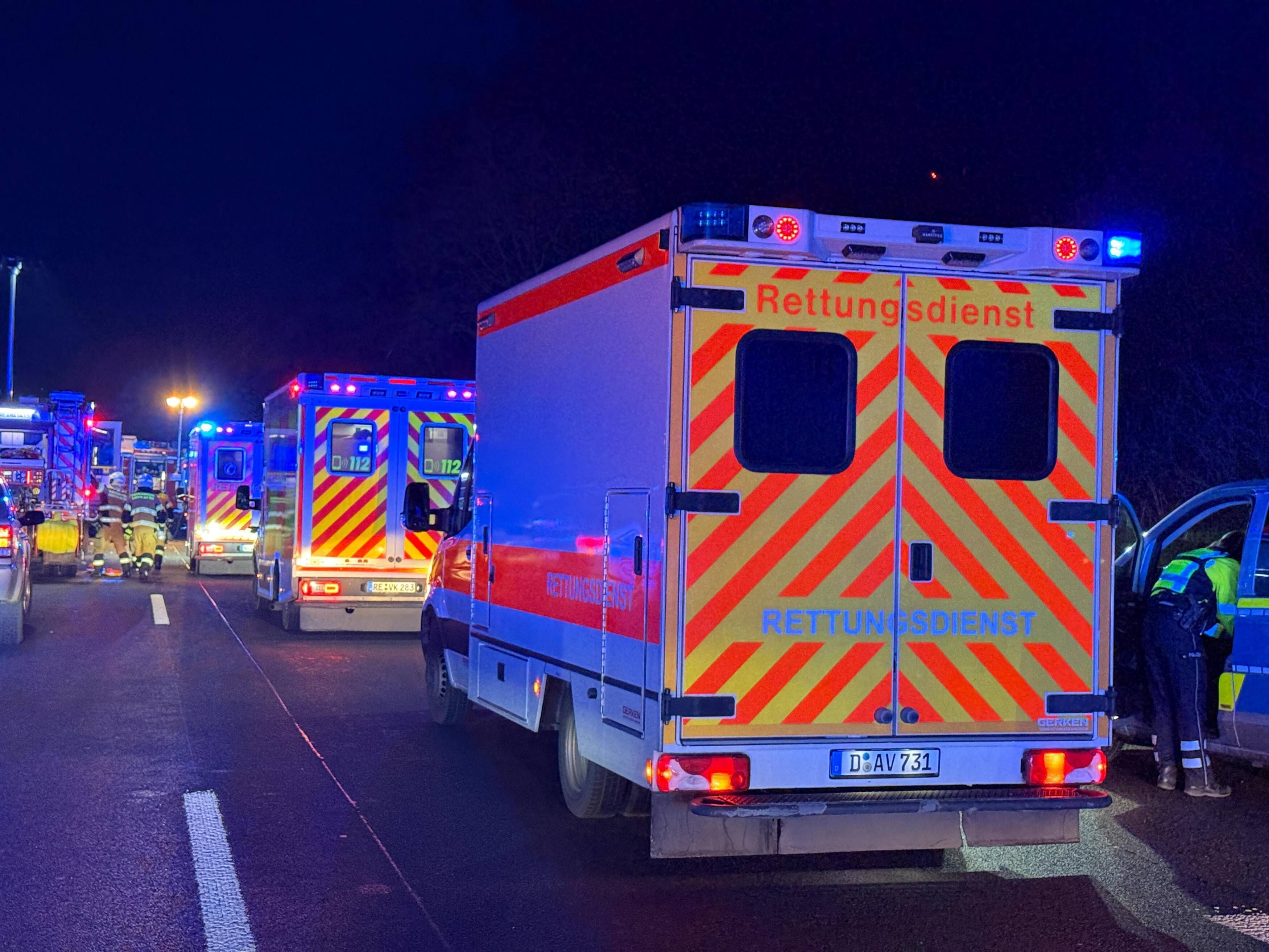 Auf der A43 bei Bochum kam es nach einem Unfall mit drei Fahrzeugen zu einem Rettungseinsatz. (Symbolbild)