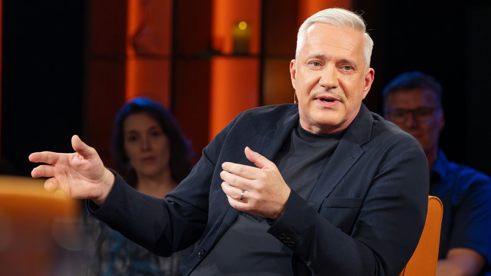 Alexander Herrmann verriet bei „3nach9“, wie er früh gutes Geld verdiente. (Bild: Radio Bremen / Matthias Hornung )
