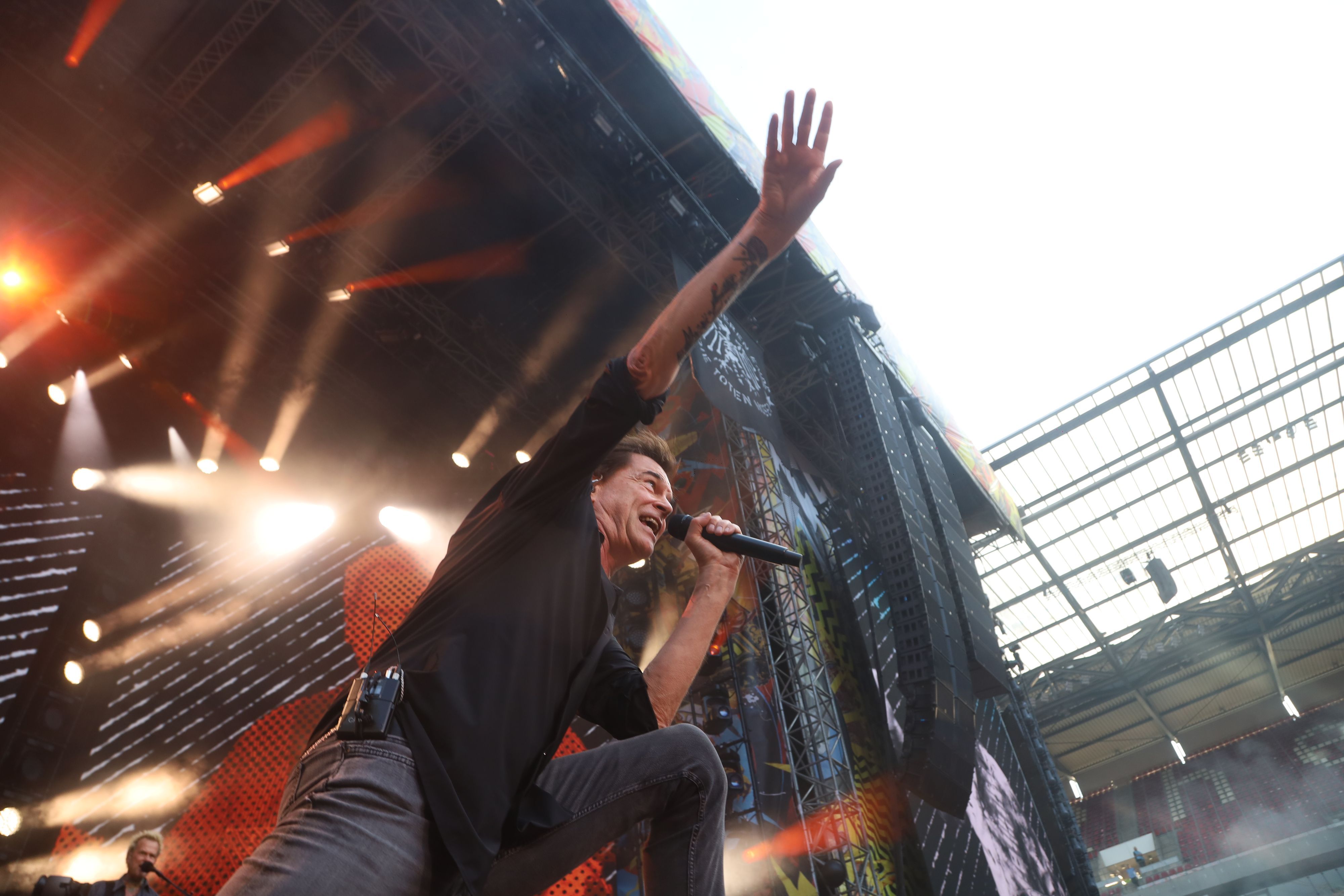 Campino, Sänger der Toten Hosen, feuert das Publikum an.