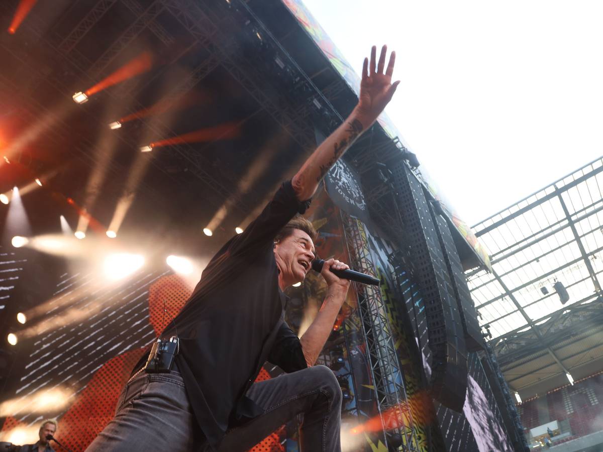 Campino, Sänger der Toten Hosen, feuert das Publikum an.