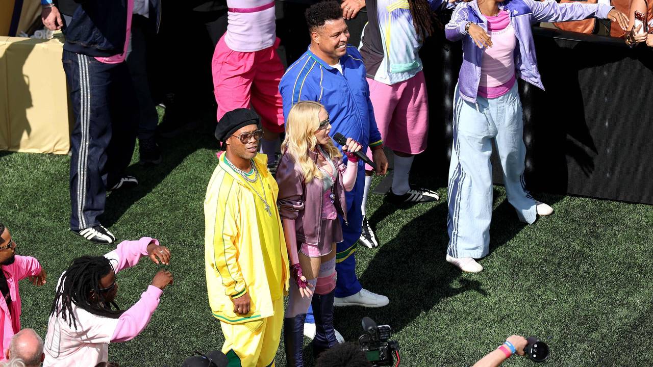 Madonna trat beim WM-Finale in der Halbzeitshow auf, neben ihr die Brasilien-Stars Ronaldo und Ronaldinho.