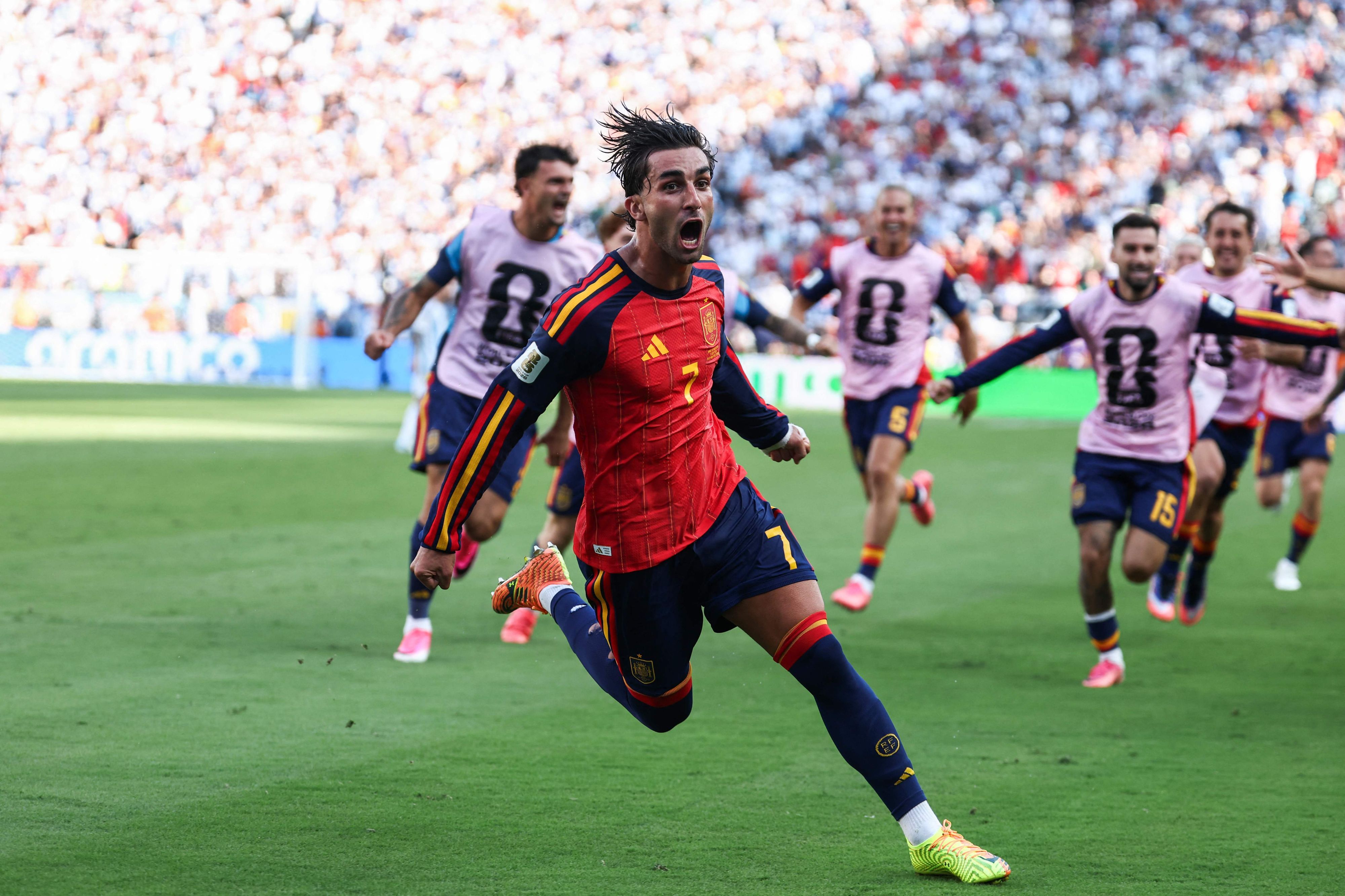 Ferran Torres jubelt über seinen Treffer im WM-Finale.