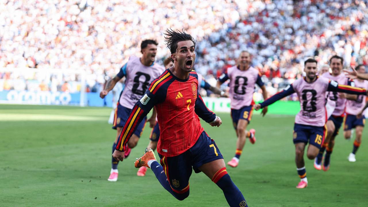 Ferran Torres jubelt über seinen Treffer im WM-Finale.